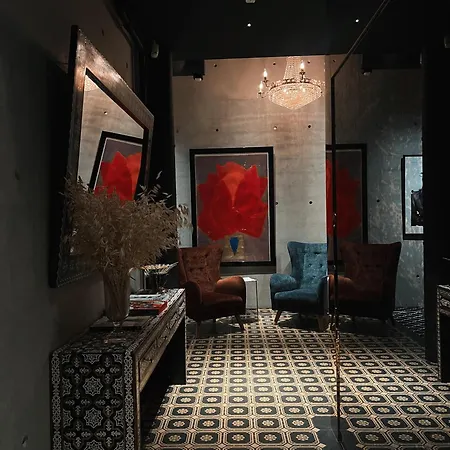 Ola Hotel *